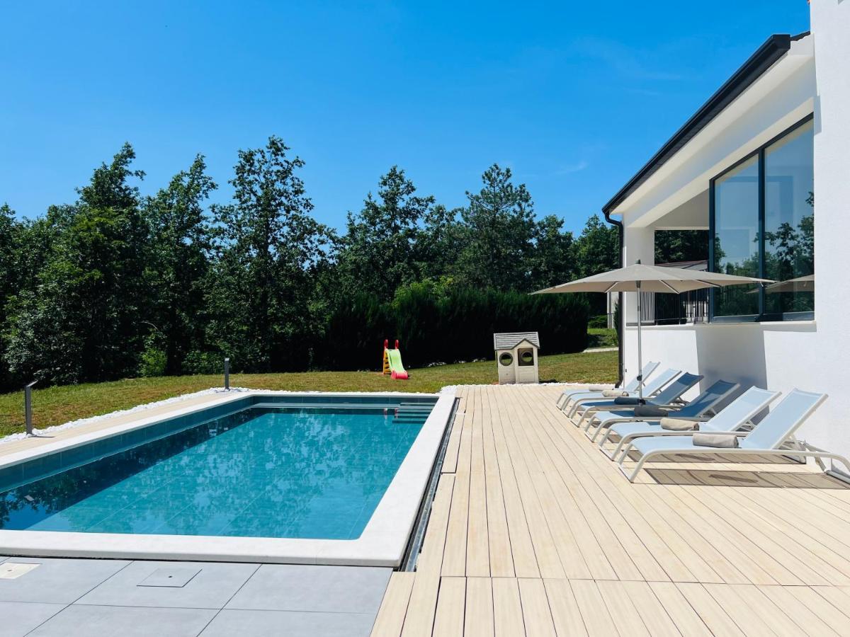 Vila Prisunca Jacuzzi & Swimming Pool Pazin Esterno foto