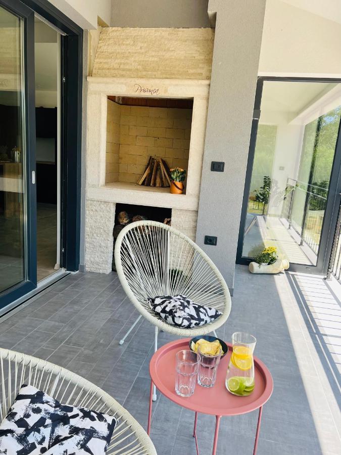 Vila Prisunca Jacuzzi & Swimming Pool Pazin Esterno foto
