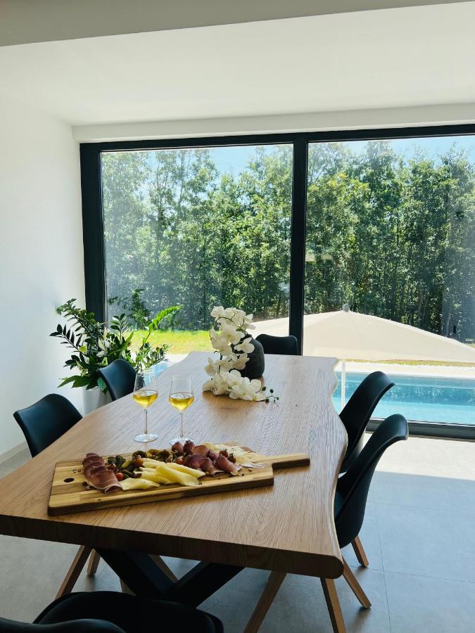 Vila Prisunca Jacuzzi & Swimming Pool Pazin Esterno foto