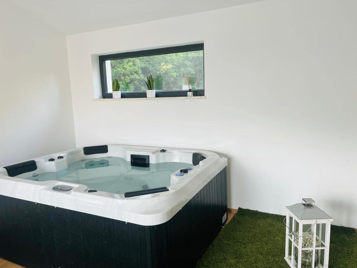 Vila Prisunca Jacuzzi & Swimming Pool Pazin Esterno foto